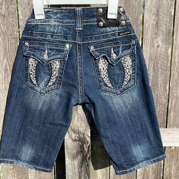 Miss Me Pants - Miss me, Bermuda shorts, blue jeans, size 27/11.5 button back pockets #500